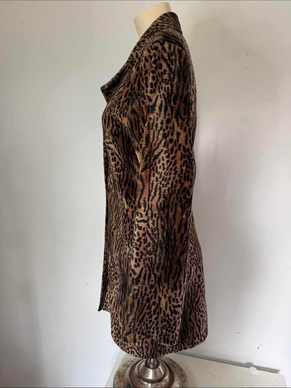 Urban Behavior Velvet Leopard-Print Trench Coat in Brown and Black - Picture 4 of 6